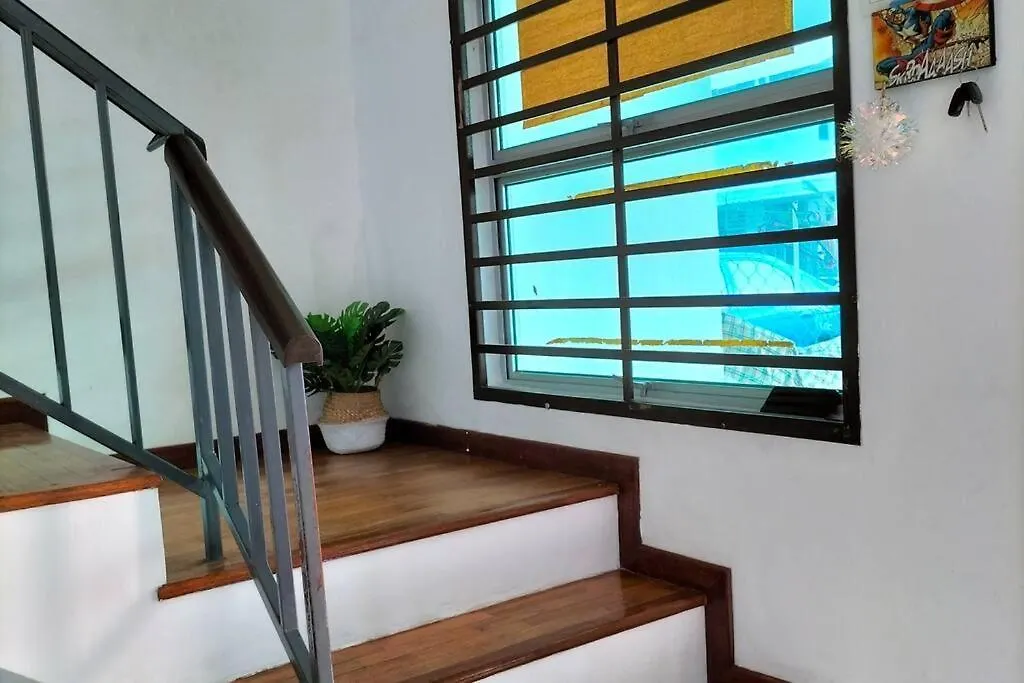 Iris 55 Corner Lot House Spacious Outdoor With Wi-Fi Johor Bahru Holiday home