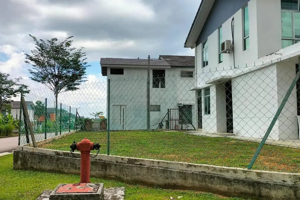 Iris 55 Corner Lot House Spacious Outdoor With Wi-Fi Johor Bahru